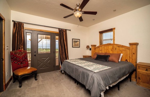Hereford Cabin | High Desert Oasis, 360 mountain views, close proximity to Bisbee and Tombstone