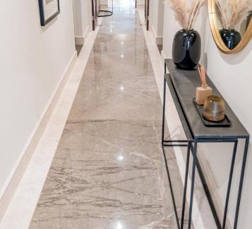 Chigwell Apartment | High End 1 BR Apt, 2 Beds Desirable Chigwell CHCL F3