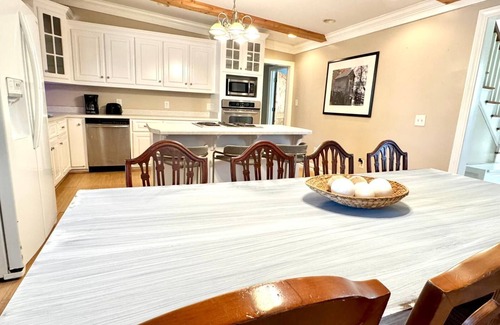 Jackson Cottage | High Falls Lake Retreat 4-bedroom cottage with WiFi and AC in fabulous Jackson