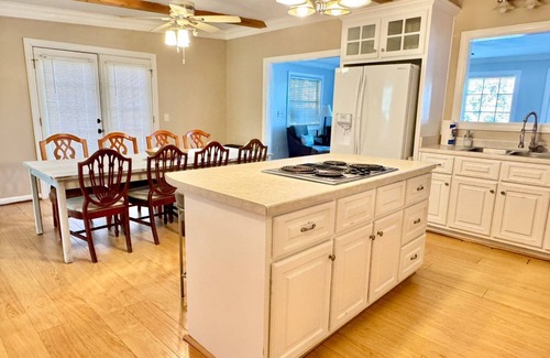 Jackson Cottage | High Falls Lake Retreat 4-bedroom cottage with WiFi and AC in fabulous Jackson