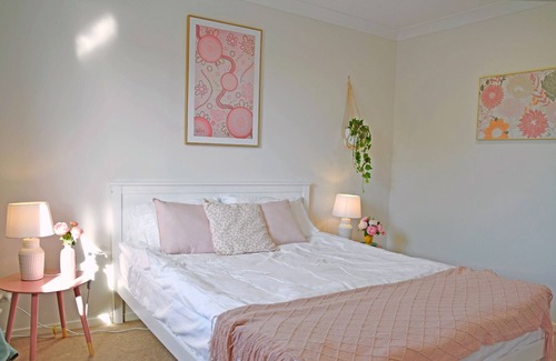 Maraylya House | High-Ranking Two-Level House with 4 Br Gables