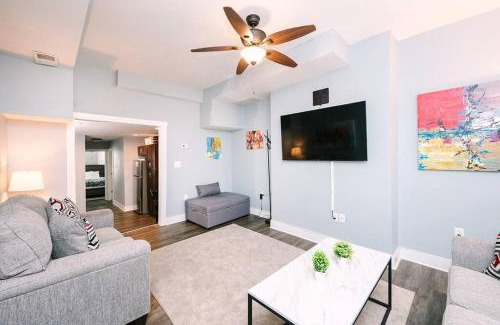 Manchester Apartment | High-Speed Internet - Parking - Washer & Dryer