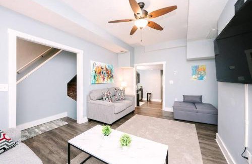 Manchester Apartment | High-Speed Internet - Parking - Washer & Dryer