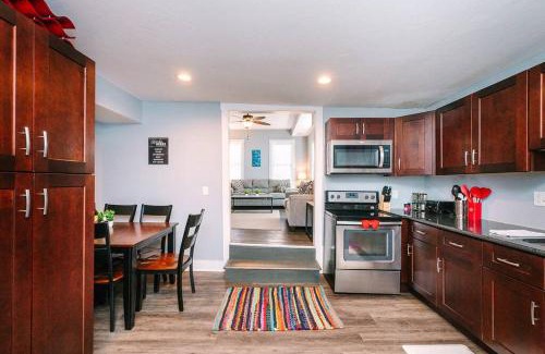 Manchester Apartment | High-Speed Internet - Parking - Washer & Dryer