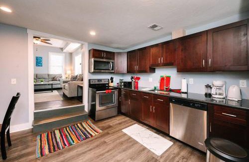 Manchester Apartment | High-Speed Internet - Parking - Washer & Dryer