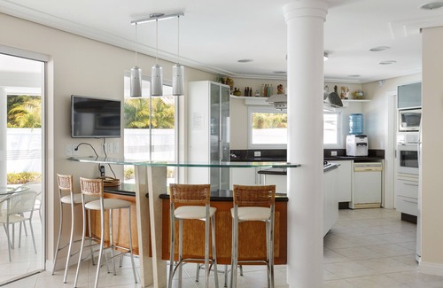 Jurere Internacional House | High Standard House in Jurerê Internacional - 4 Bedrooms - Pool - Barbecue