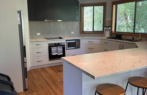 Lilli Pilli House | High Tide | Walk to Lilli Pilli Beach | Close to local Cafes & Shops | Wifi