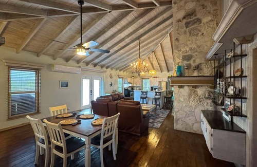 Jimmy Hill House | Highland House 🟆 Car Rental 🟆 Starlink 🟆 Generac