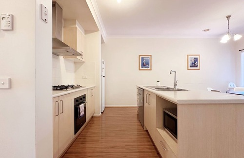 Craigieburn House | Highlands Home/3B2B1C/Evaporative Cooling/Playground Nearby/Shopping