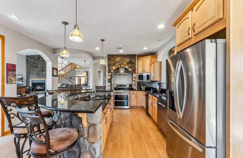 The Highlands House | Highlands Ridge Retreat Massive 9 BDR Estate