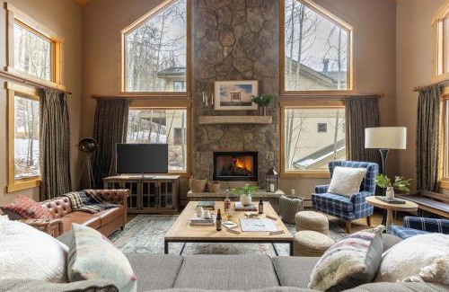 Highland Meadows House | Highline by AvantStay Breathtaking Mountain Home w Hot Tub Views