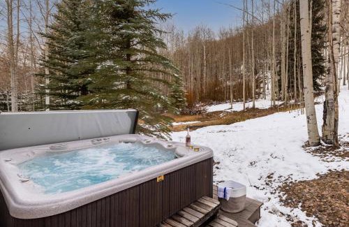 Highland Meadows House | Highline by AvantStay Breathtaking Mountain Home w Hot Tub Views