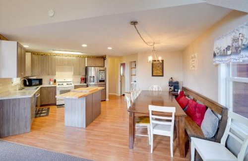 Rosedale House | Hike and Picnic at Group Getaway in Rosedale!