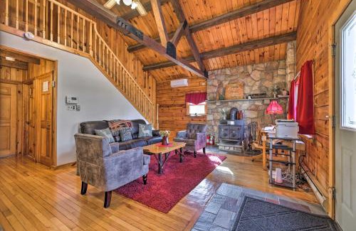 East Stroudsburg House | Hike and Ski Log Cabin in East Stroudsburg!