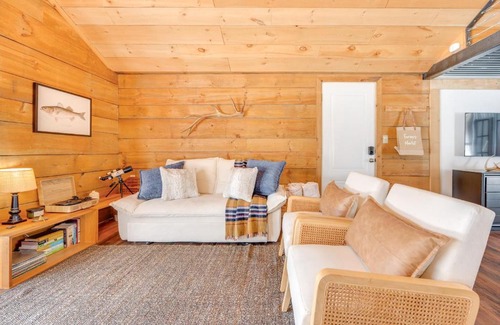 East Ryegate House | Hike, Fish and Boat Waterfront Cabin in Ryegate!