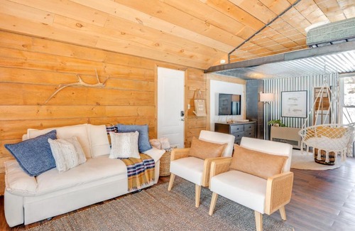 East Ryegate House | Hike, Fish and Boat Waterfront Cabin in Ryegate!