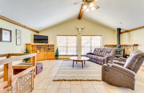 Sulphur House | Hike, Fish and Explore Family Cabin in Sulphur!