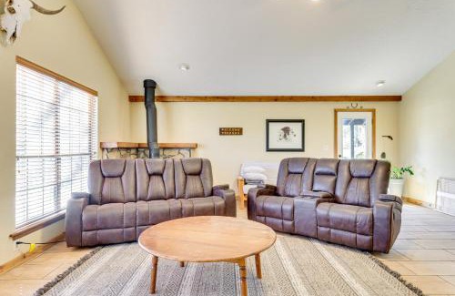 Sulphur House | Hike, Fish and Explore Family Cabin in Sulphur!