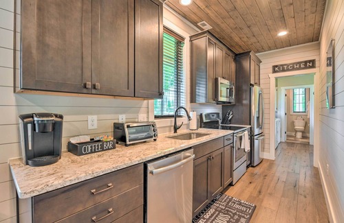 Glenville Cottage | Hike to Waterfalls: Chinquapin Mountain Retreat