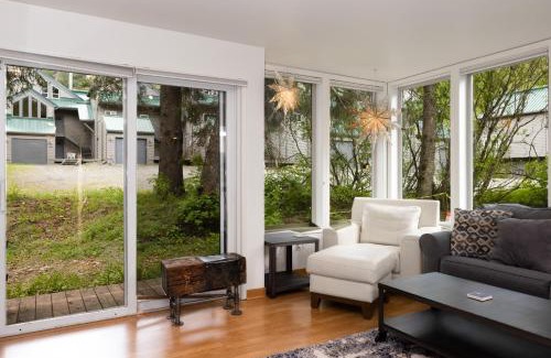 Alyeska Apartment | Hiker's Den