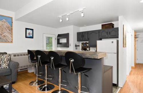 Alyeska Apartment | Hiker's Den