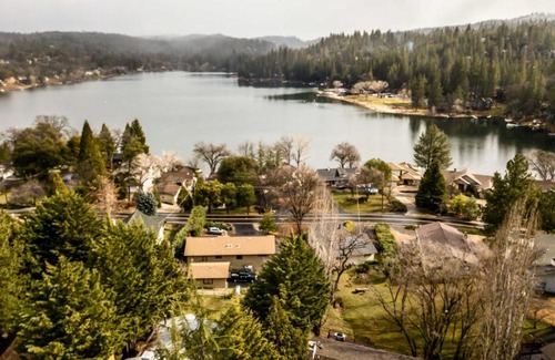 Groveland House | Hikers Escape Home Near Beach, Golf and Yosemite