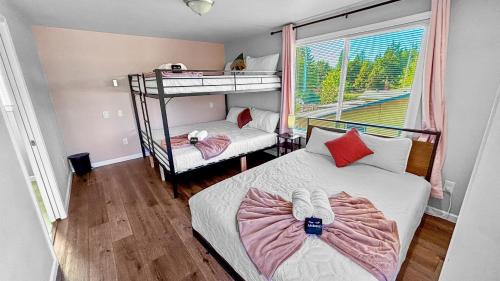 Albany House | Hill Nest16 Big Backyard and Parking near Downtown, OSU, I5