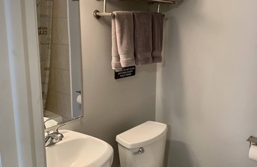 Juliustown Hotel | Hill Top Motel