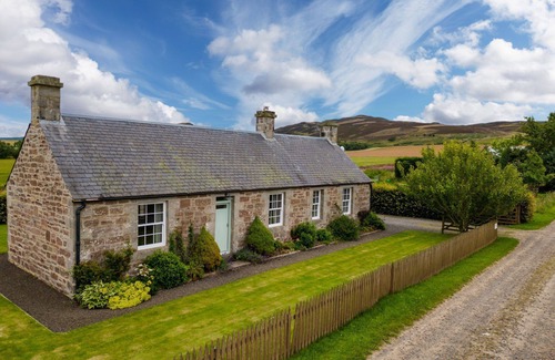 Murthly Cottage | Hill View Cottage - Luxury Cottages