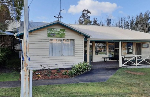 Nannup House | Hill View Cottages - Sail A