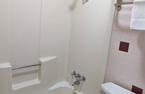 Ozona Hotel | Hillcrest Inn & Suites