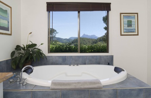 Upper Crystal Creek Bed & Breakfast | Hillcrest Mountain View Retreat