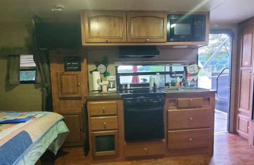 Waverly House | Hills of Lake White The perfect camping rental with all the amenities of home.