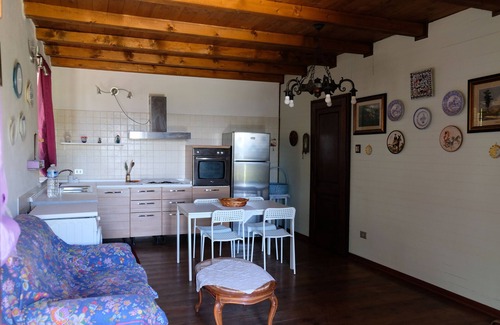 Nebbiuno Apartment | Hillside apartment
