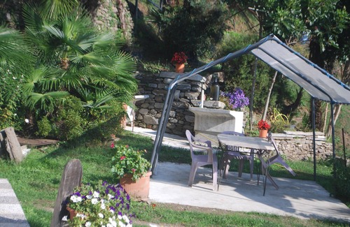 Nebbiuno Apartment | Hillside apartment