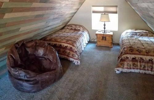 Cripple Creek House | Hillside Cripple Creek Cabin with Hot Tub, Mtn Views