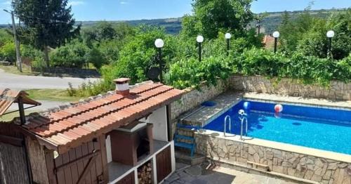 Veliko Tarnovo Villa | Hillside Guesthouse Pushevo