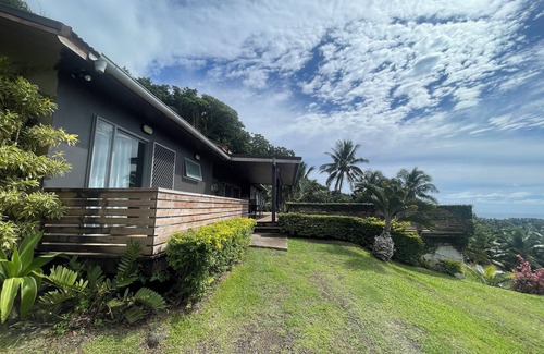 Takuvaine Tapere House | Hillside Retreat with beautiful ocean view, free unlimited Wifi, Airconditioned