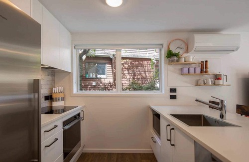 Queenstown City Centre Apartment | Hillside Villa 2 – Modern 2BR Walk to Town & A/C
