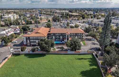 Tulare Hotel | Hillstone Inn Tulare, an Ascend Collection Hotel