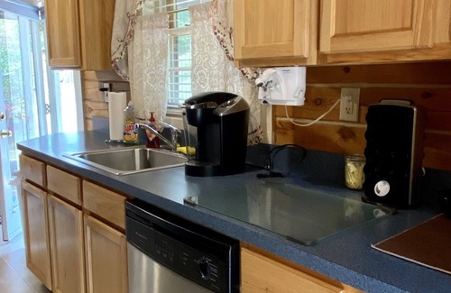 Ridgeley Cabin | Hilltop 10 acre Cabin Retreat Getaway - WiFi!