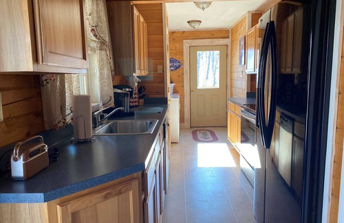 Ridgeley Cabin | Hilltop 10 acre Cabin Retreat Getaway - WiFi!