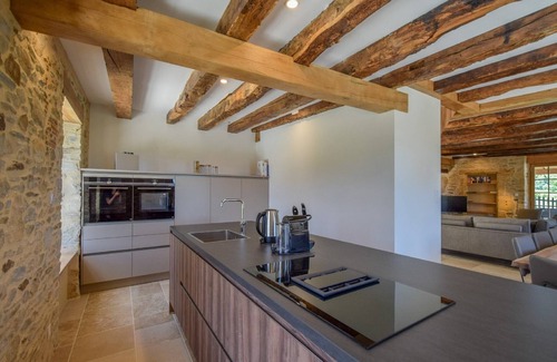 Saint-Medard-d'Excideuil Cottage | Hilltop Cottage with Pool