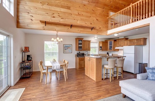 Walton House | Hilltop Country Home with Panoramic Views – Peaceful and Private Retreat