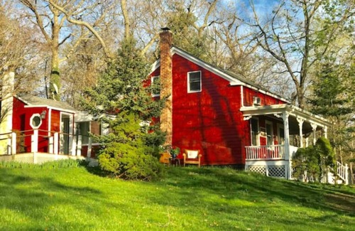 Port Jefferson House | Hilltop Harborview Tucked in a Private Enclave Just 2 Blocks above Town, Hot-tub