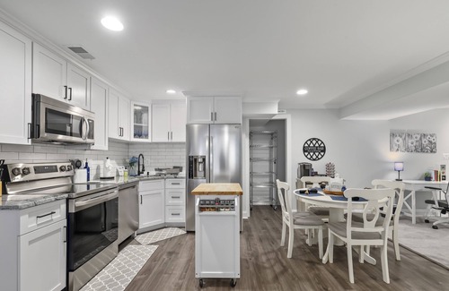 Lakeview Apartment | Hilltop Haven1-King bed basement apartment w/ full kitchen w/ FAST Wi-Fi.
