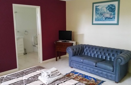Ninderry Bed & Breakfast | Hilltop Hideaway