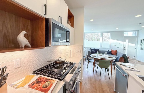 North Beacon Hill House | Hilltop Home w/HotTub+Rooftop+Water+Stadium Views