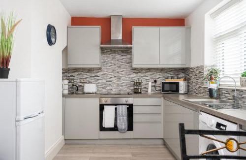 Manchester House | Hilltop House in Central Manchester - Free Parking