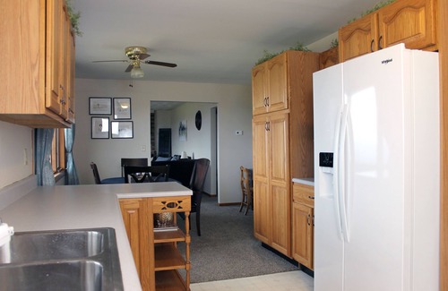 Rome House | Hilltop Million $ View! Fireplace, Hot Tub, Pool Table, Clean, Cozy, Full Equip